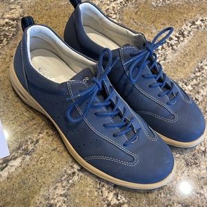 Ecco Like New casual walking shoe size 39